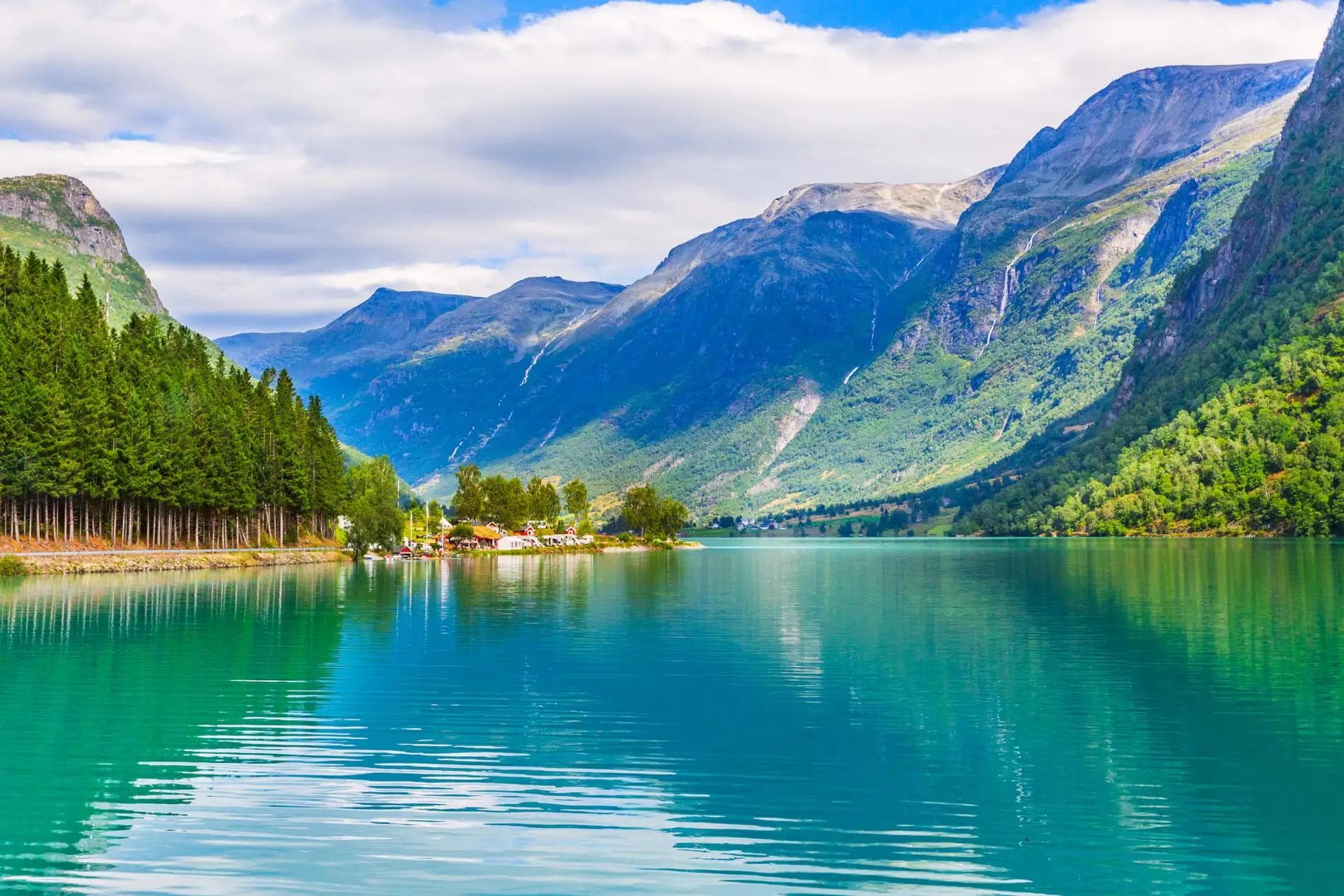 Fiordos Noruegueses — Natureza no Extremo Norte